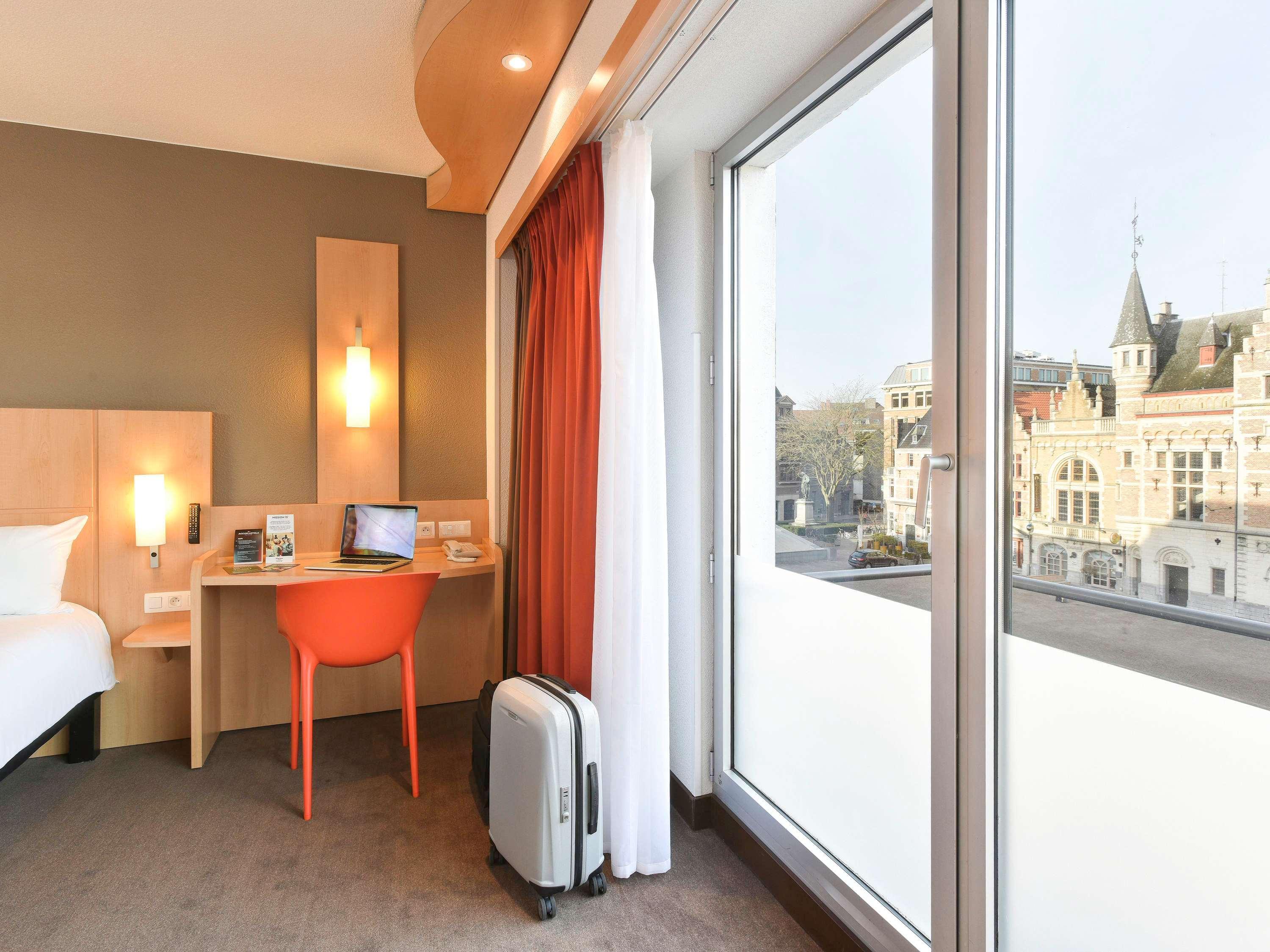 Ibis Kortrijk Centrum Luaran gambar